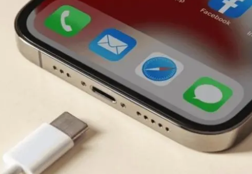 枣阳苹果15维修分享iPhone15改USB-C接口后能和安卓用户互借充电器吗 